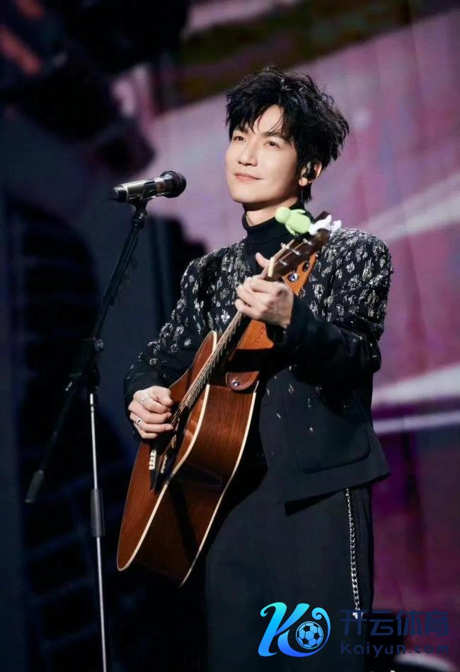 张艺兴江苏卫视跨年彩排路透 敬业彩排引期待